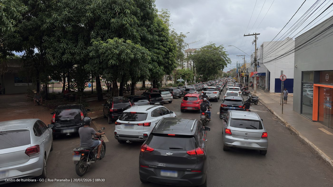 Centro de Itumbiara lotado — Rua Paranaíba, 08h30